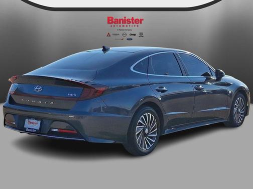 2022 Hyundai SONATA Hybrid SE