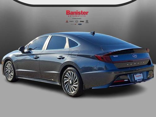 2022 Hyundai SONATA Hybrid SE