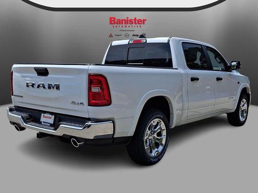 Bright White Clearcoat 2026 RAM 1500 Big Horn/Lone Star