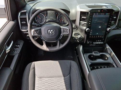 Bright White Clearcoat 2026 RAM 1500 Big Horn/Lone Star