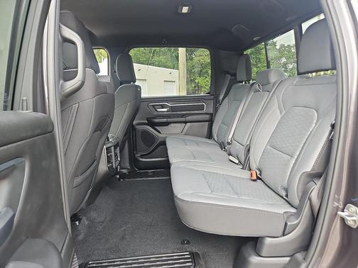 Granite Crystal Metallic Clearcoat 2027 RAM 1500 Big Horn/Lone Star