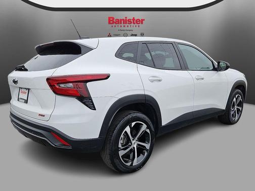Summit White 2024 Chevrolet Trax FWD 1RS
