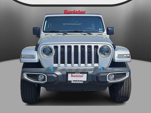Silver Zynith Clearcoat 2023 Jeep Wrangler 4xe Sahara
