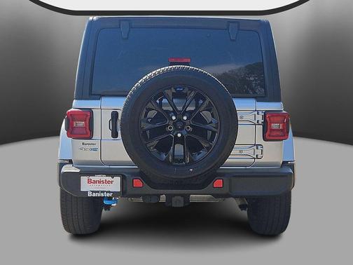 Silver Zynith Clearcoat 2023 Jeep Wrangler 4xe Sahara