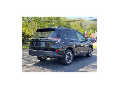 Crystal Black Silica 2025 Subaru Forester Premium