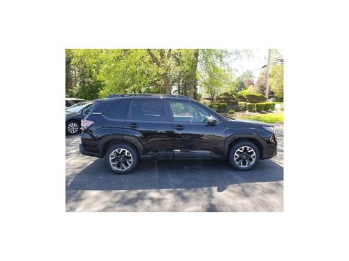 Crystal Black Silica 2025 Subaru Forester Premium
