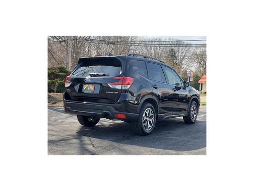 Crystal Black Silica 2023 Subaru Forester Premium