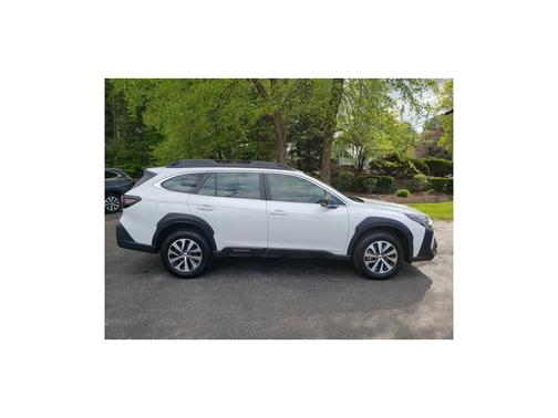 Crystal White Pearl 2025 Subaru Outback 2.5i