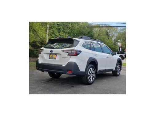 Crystal White Pearl 2025 Subaru Outback 2.5i