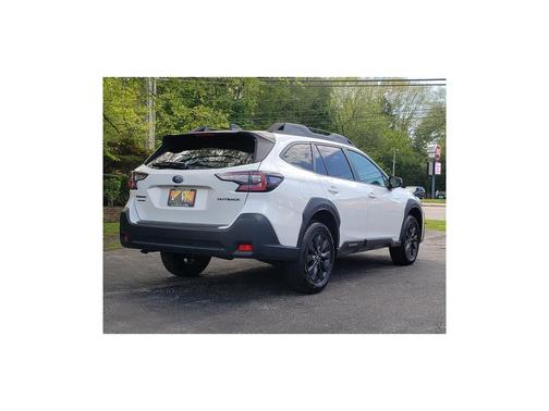Crystal White Pearl 2025 Subaru Outback Onyx Edition