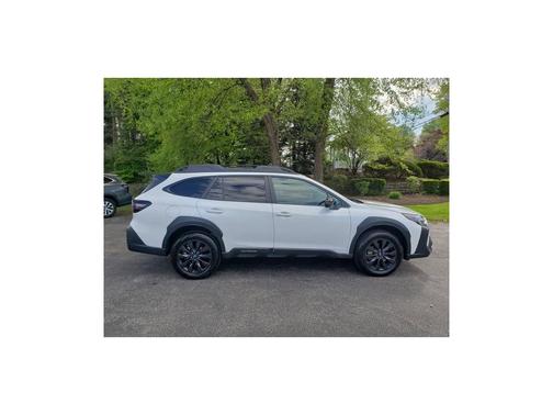 Crystal White Pearl 2025 Subaru Outback Onyx Edition