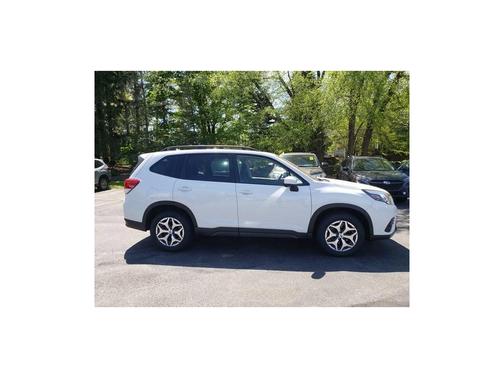 Crystal White Pearl 2023 Subaru Forester Premium