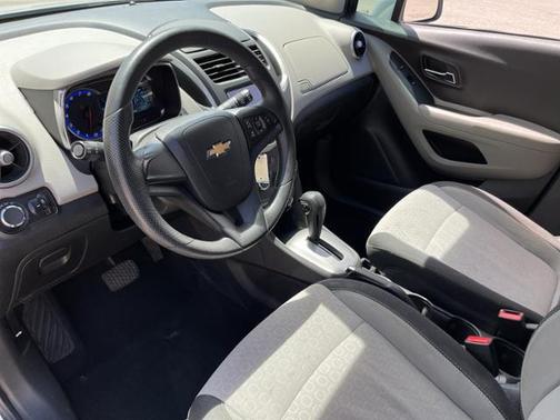 Photo 2 of 27 of 2015 Chevrolet Trax 1LS