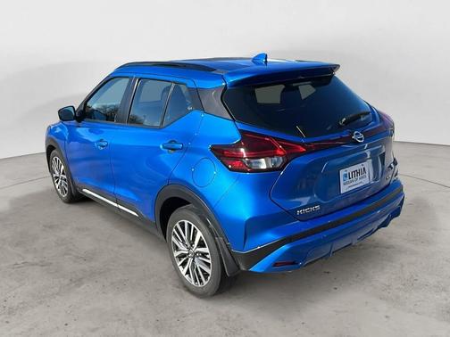2021 Nissan Kicks SR