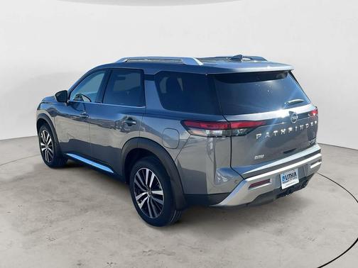 2025 Nissan Pathfinder Platinum 4WD