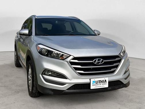 Molten Silver 2017 Hyundai TUCSON SE Plus