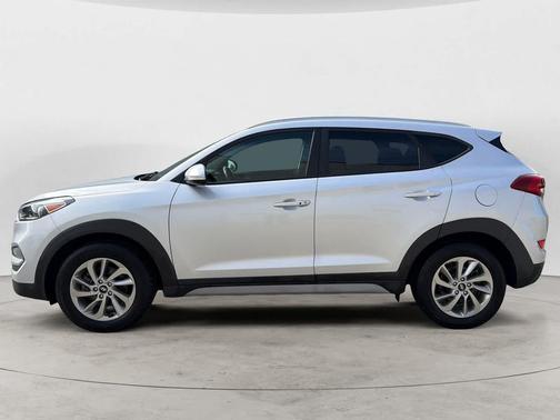 Molten Silver 2017 Hyundai TUCSON SE Plus