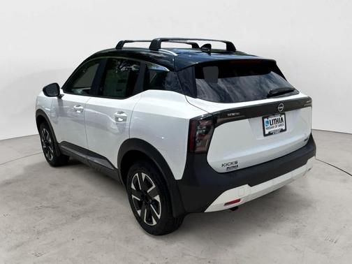 Aspen White Tricoat/Super Black 2026 Nissan Kicks SV