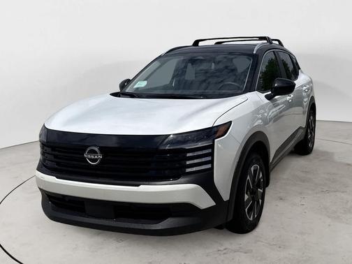 Aspen White Tricoat/Super Black 2026 Nissan Kicks SV