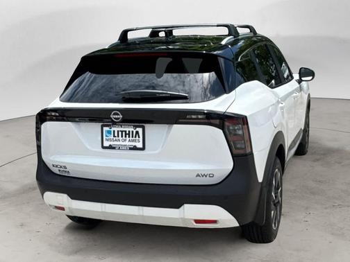 Aspen White Tricoat/Super Black 2026 Nissan Kicks SV
