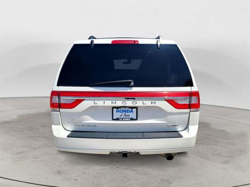White Platinum Metallic Tri-Coat 2015 Lincoln Navigator Base