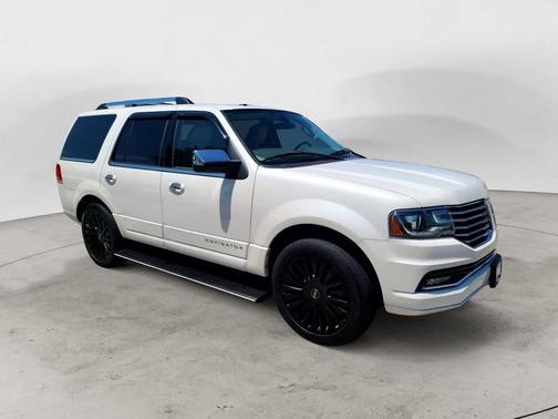 White Platinum Metallic Tri-Coat 2015 Lincoln Navigator Base