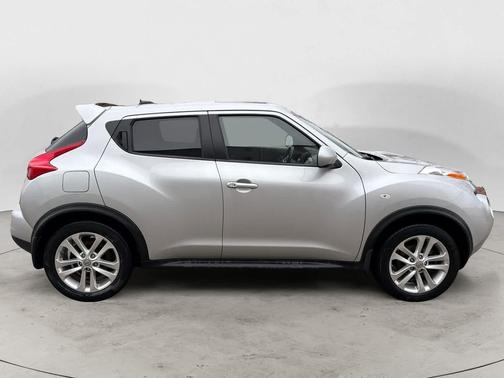 SIL/Silver 2013 Nissan Juke SL