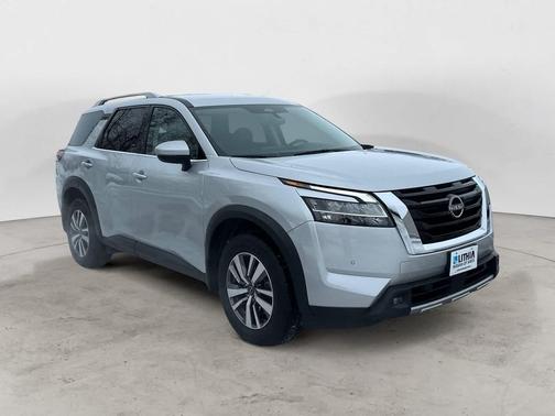 2022 Nissan Pathfinder SL 4WD