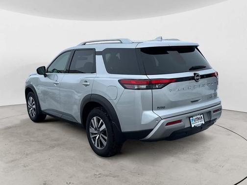 2022 Nissan Pathfinder SL 4WD