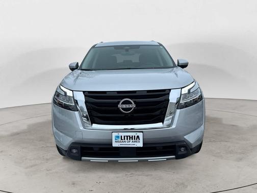 2022 Nissan Pathfinder SL 4WD