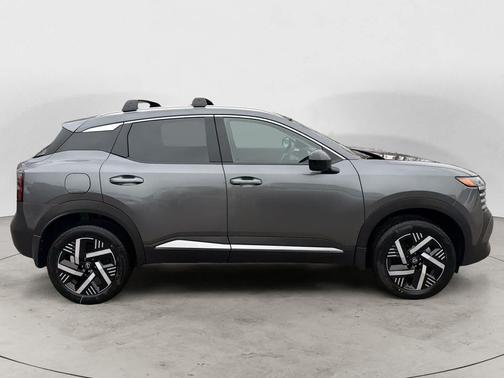 KAD/GUN METALL 2026 Nissan Kicks SV