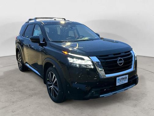 2025 Nissan Pathfinder Platinum 4WD