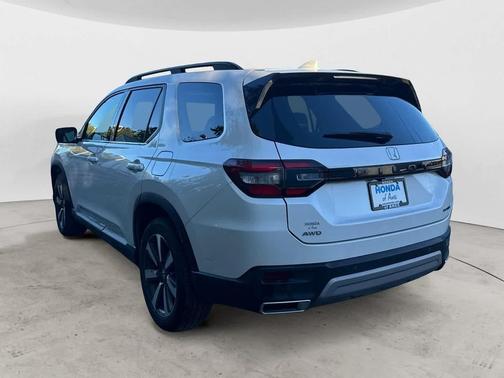 2024 Honda Pilot Touring 8-Passenger