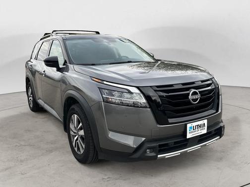2022 Nissan Pathfinder SL 4WD