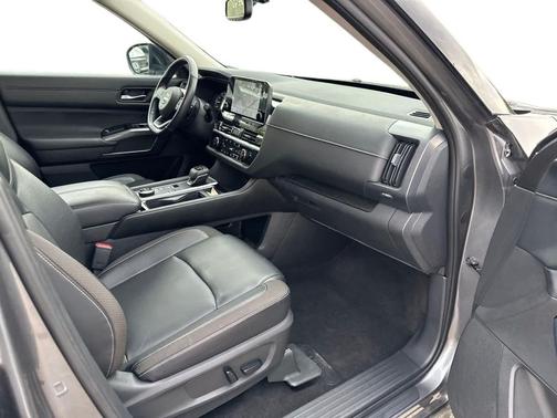 2022 Nissan Pathfinder SL 4WD