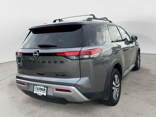 2022 Nissan Pathfinder SL 4WD