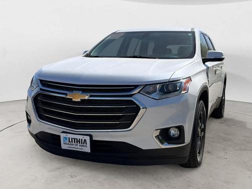 Iridescent Pearl Tricoat 2020 Chevrolet Traverse LT Leather
