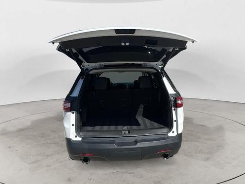 Iridescent Pearl Tricoat 2020 Chevrolet Traverse LT Leather