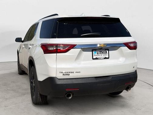 Iridescent Pearl Tricoat 2020 Chevrolet Traverse LT Leather