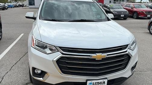 Iridescent Pearl Tricoat 2020 Chevrolet Traverse LT Leather