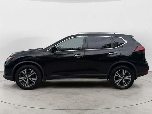Magnetic Black Pearl 2019 Nissan Rogue SV