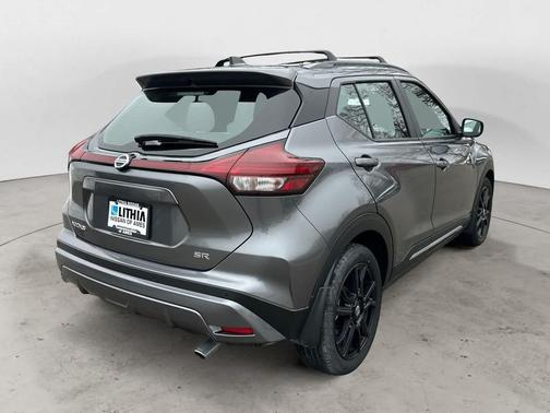 2021 Nissan Kicks SR