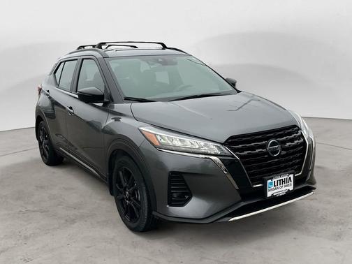 2021 Nissan Kicks SR