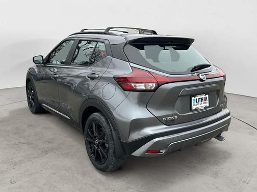2021 Nissan Kicks SR