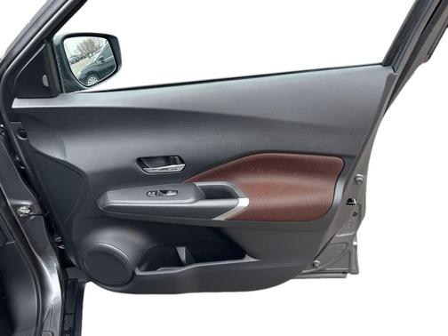 2021 Nissan Kicks SR