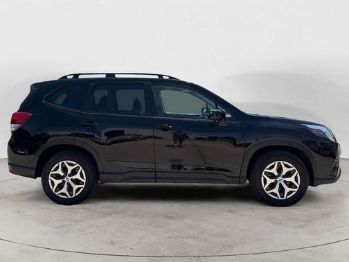 Crystal Black Silica 2023 Subaru Forester Premium