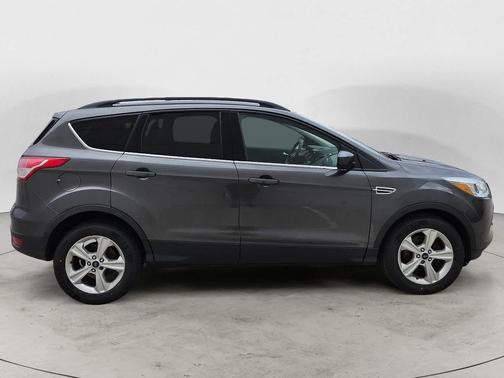 Magnetic 2016 Ford Escape SE