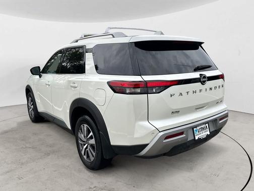 2023 Nissan Pathfinder SL 4WD