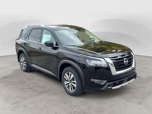 2025 Nissan Pathfinder SL 4WD