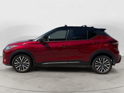 Scarlet Ember Tintcoat/Super Black 2024 Nissan Kicks SR